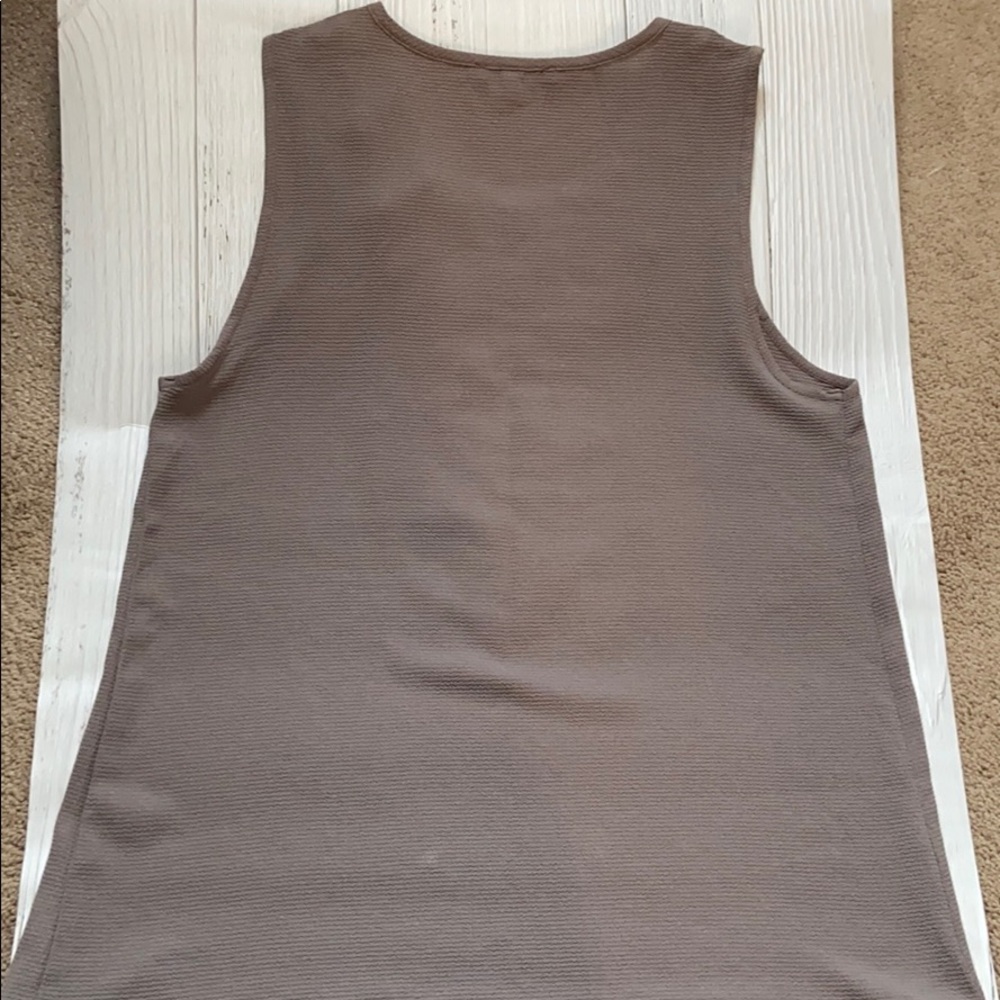 BKE Red Tank - Picture 5 of 5